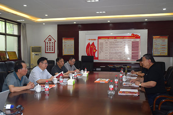 臨汾市市場監(jiān)督管理局局長、非公企業(yè)黨委書記張東紅<br>在科海集團(tuán)調(diào)研非公黨建工作